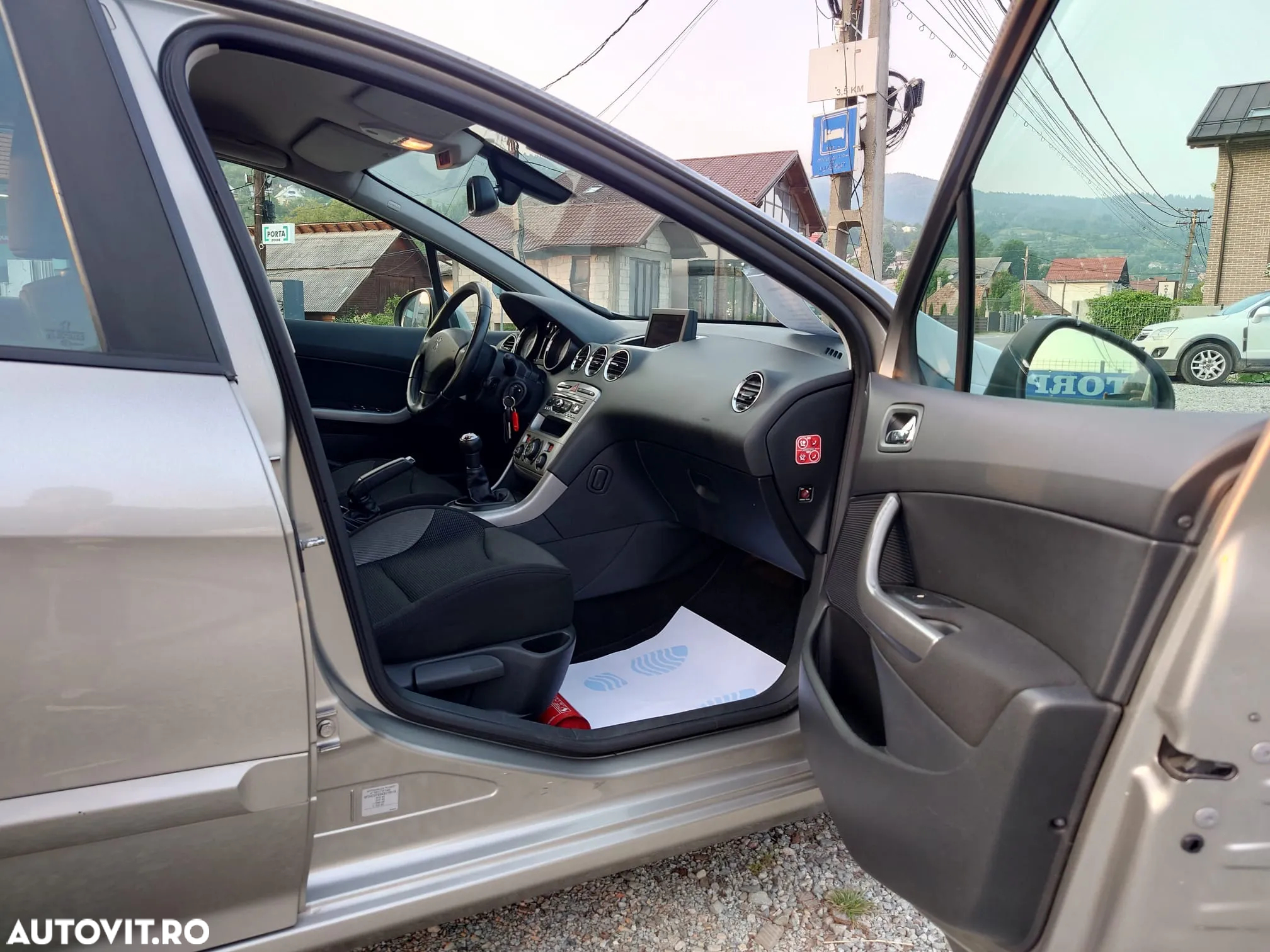 Peugeot 308 1.6E Premium Pack - 9