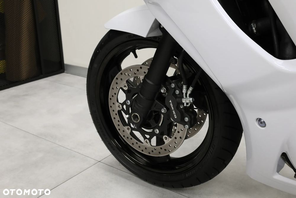 Suzuki GSX - 32