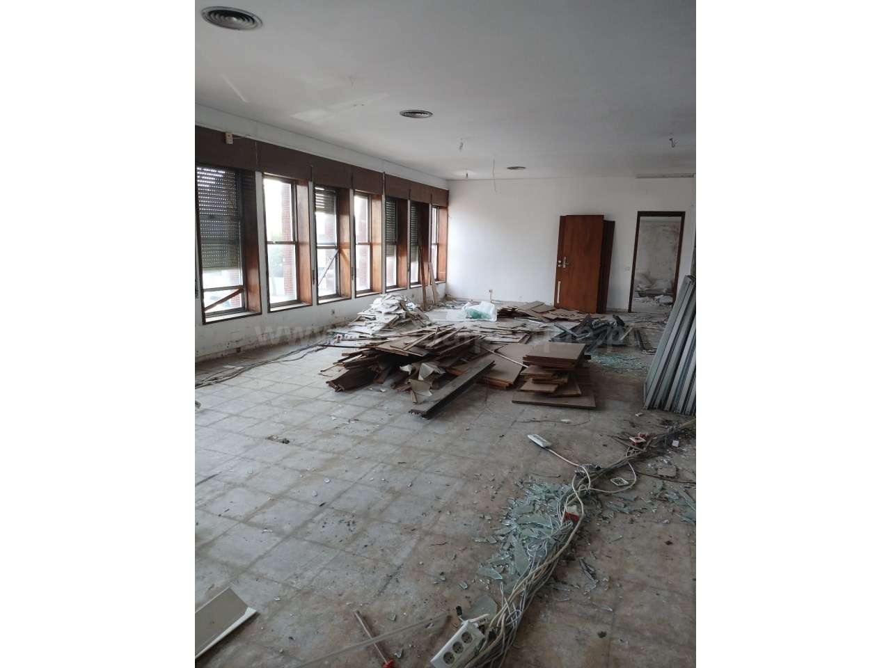 Armazém para arrendar na Zona Industrial - Grande imagem: 2/11