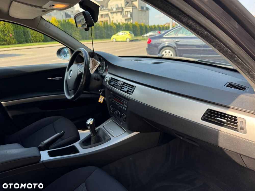 BMW Seria 3 320i - 9