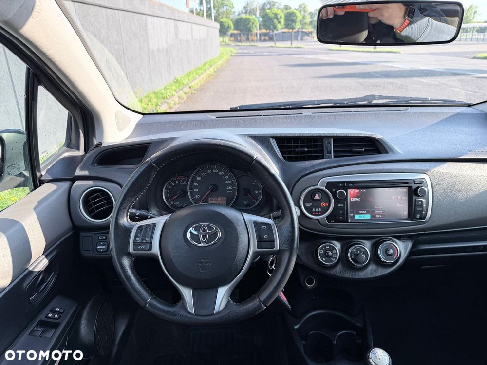 Toyota Yaris 1.33 Premium - 11
