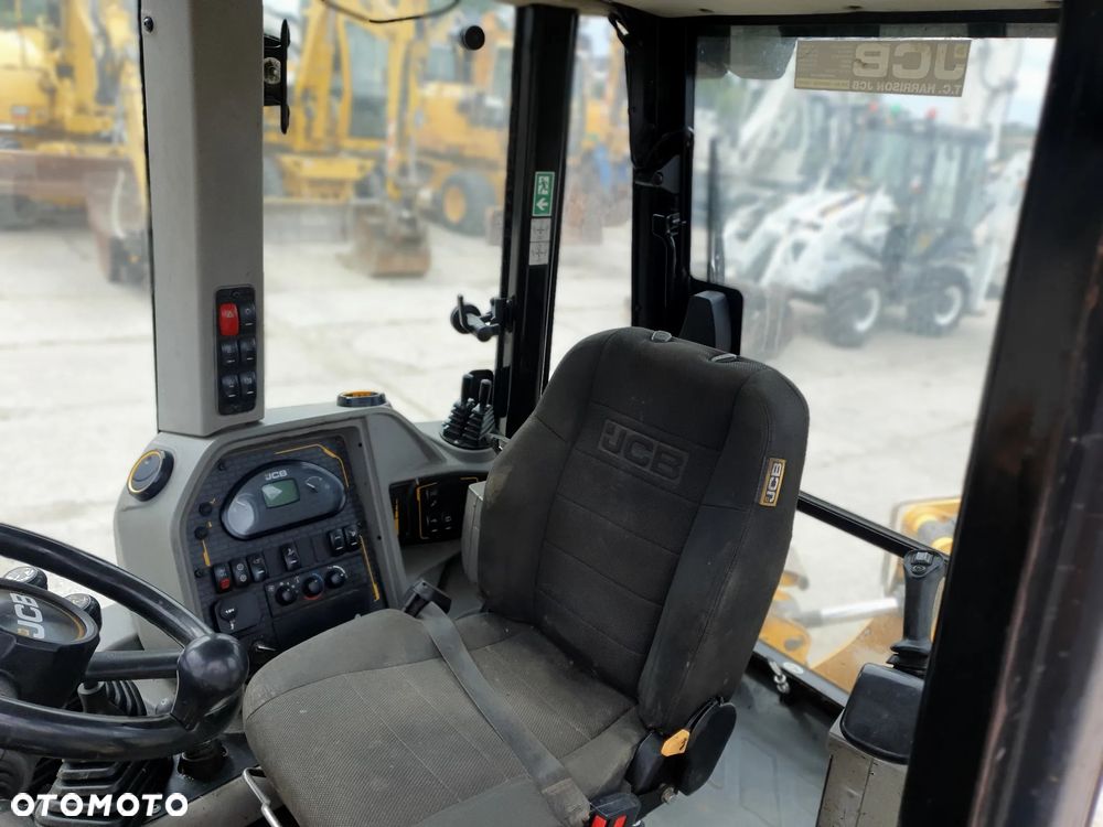 JCB 3cx Compact - 8