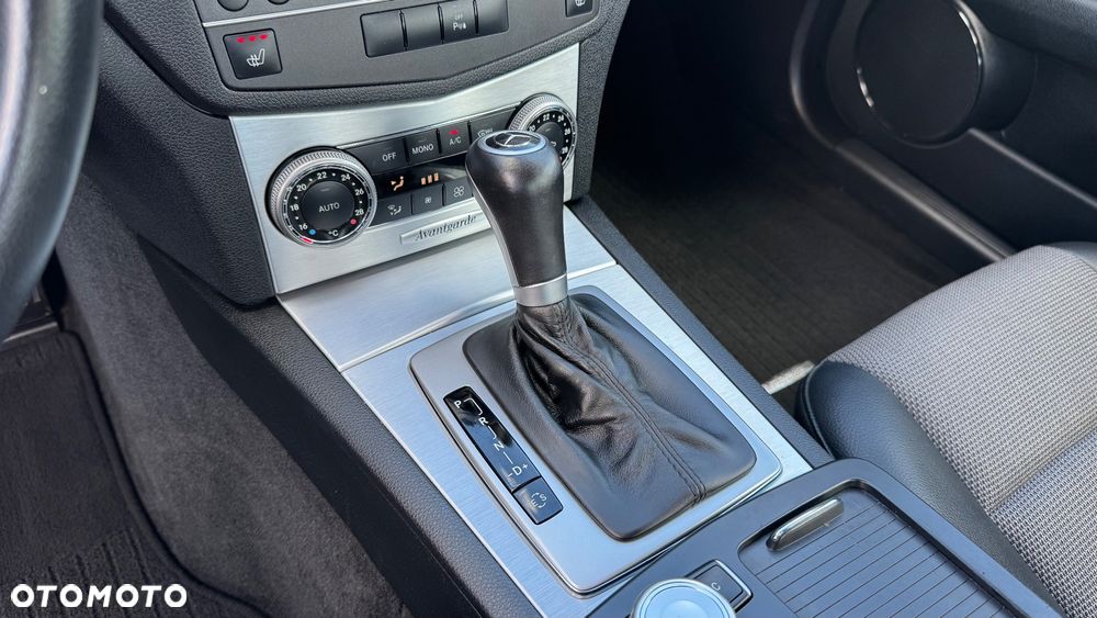 Mercedes-Benz Klasa C 180 CGI Automatik BlueEFFICIENCY Avantgarde - 21