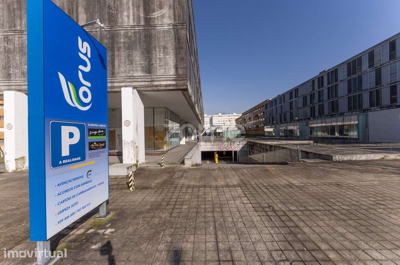 Parque de Estacionamento com 100 Frações Autónomas, São Mamede Infe... - Grande imagem: 2/25