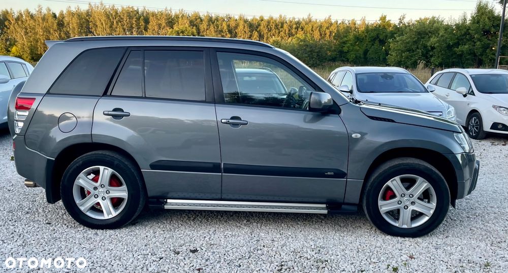 Suzuki Grand Vitara 2.0 Club Family - 30