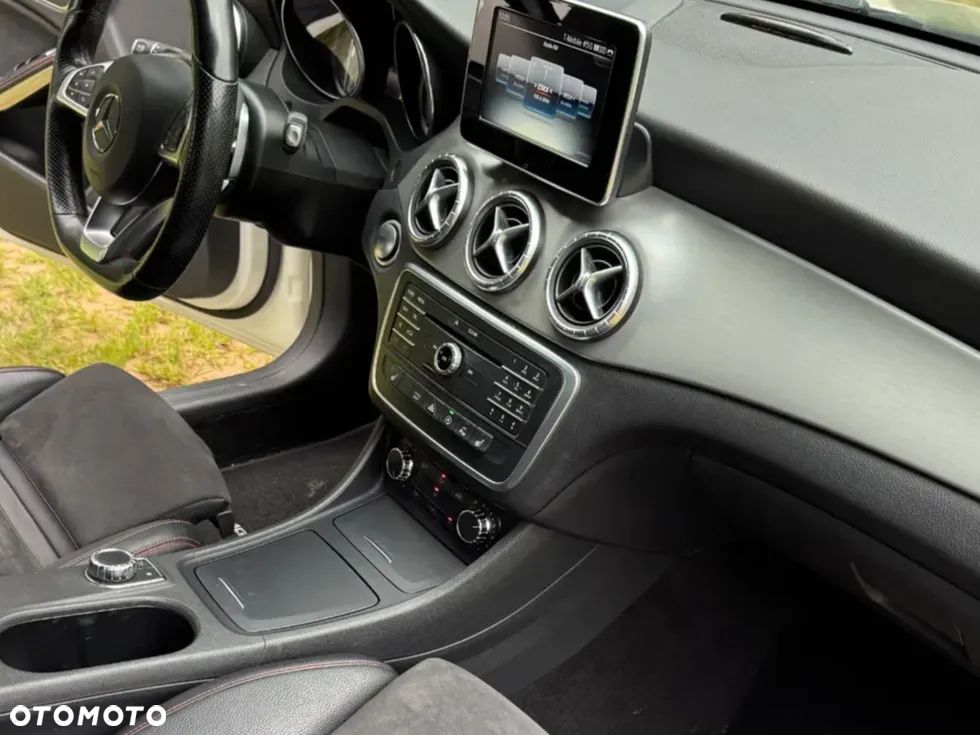 Mercedes-Benz CLA 180 7G-DCT AMG Line - 7