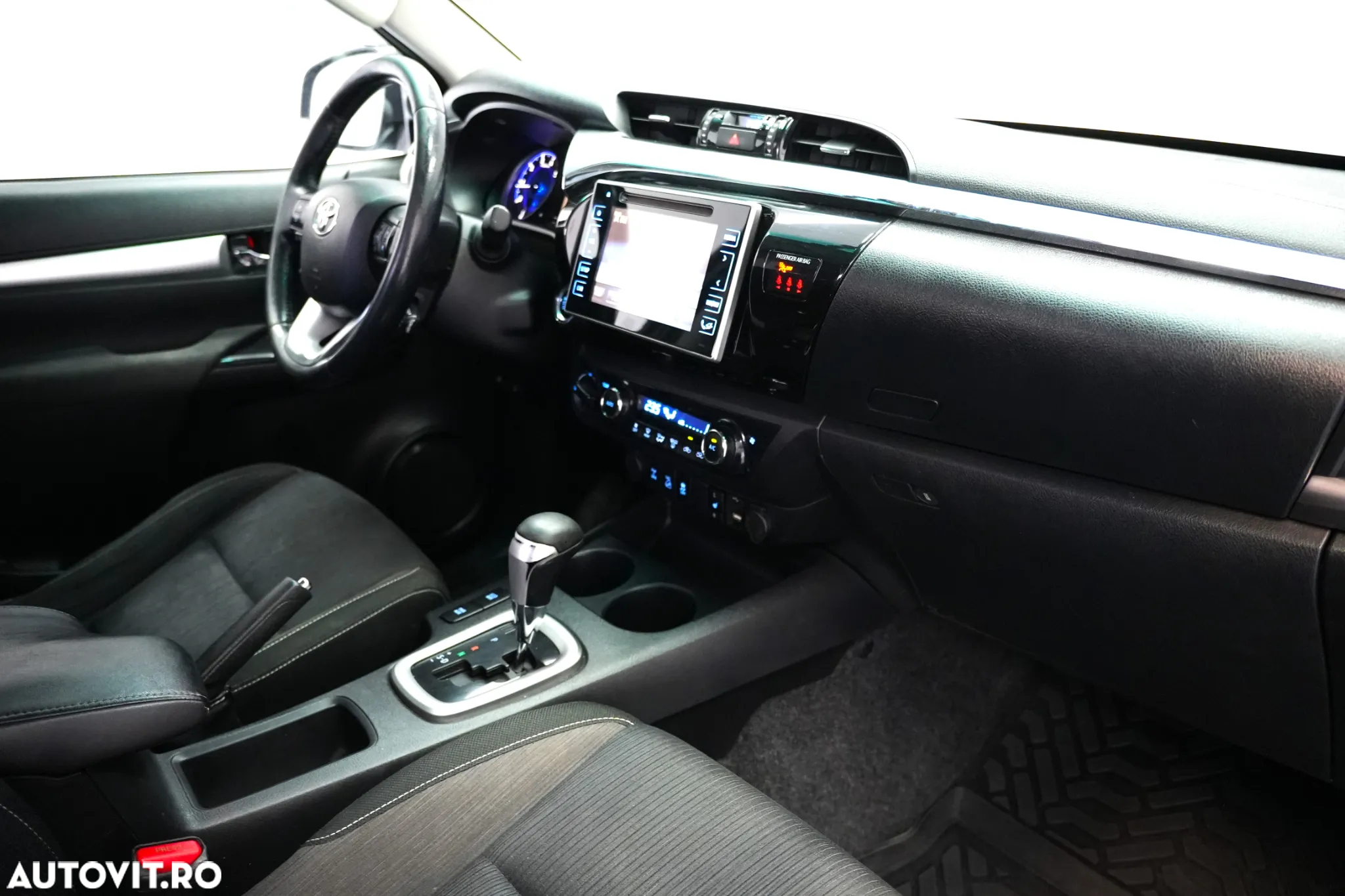 Toyota Hilux 4x4 Double Cab A/T Invincible - 10