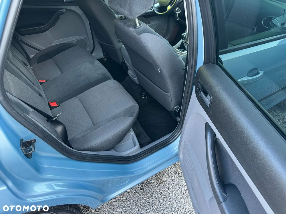 Ford Focus 1.8 Ghia - 11