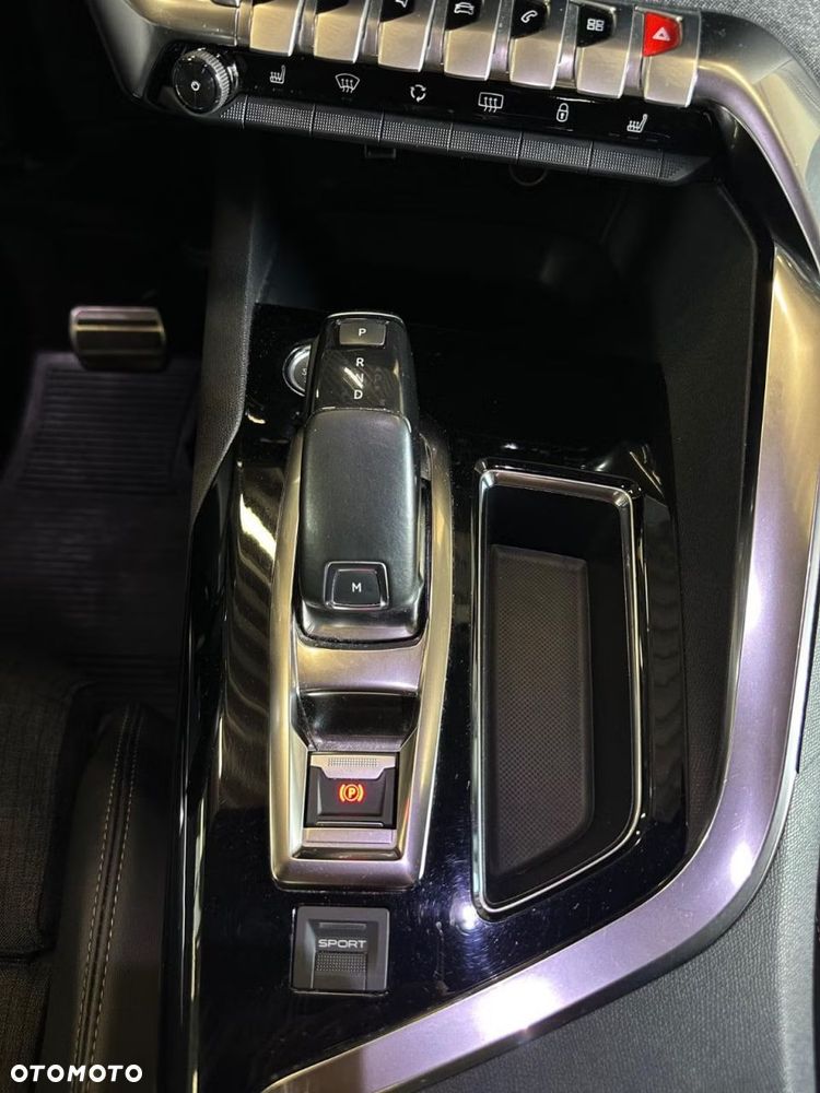 Peugeot 3008 1.6 PureTech GPF GT Line S&S EAT8 - 31