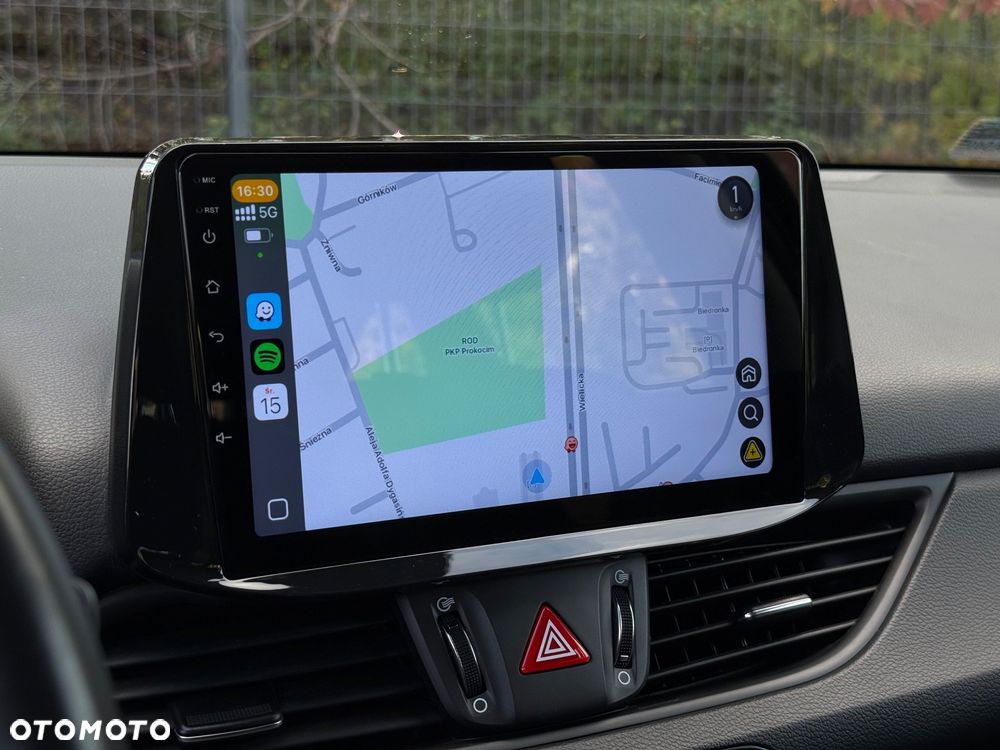 Hyundai i30 1.5 DPI Classic + - 15