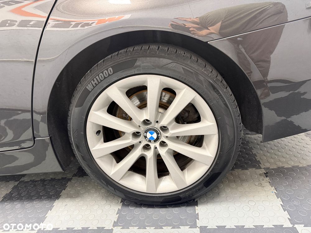 BMW Seria 5 520d xDrive Modern Line - 19