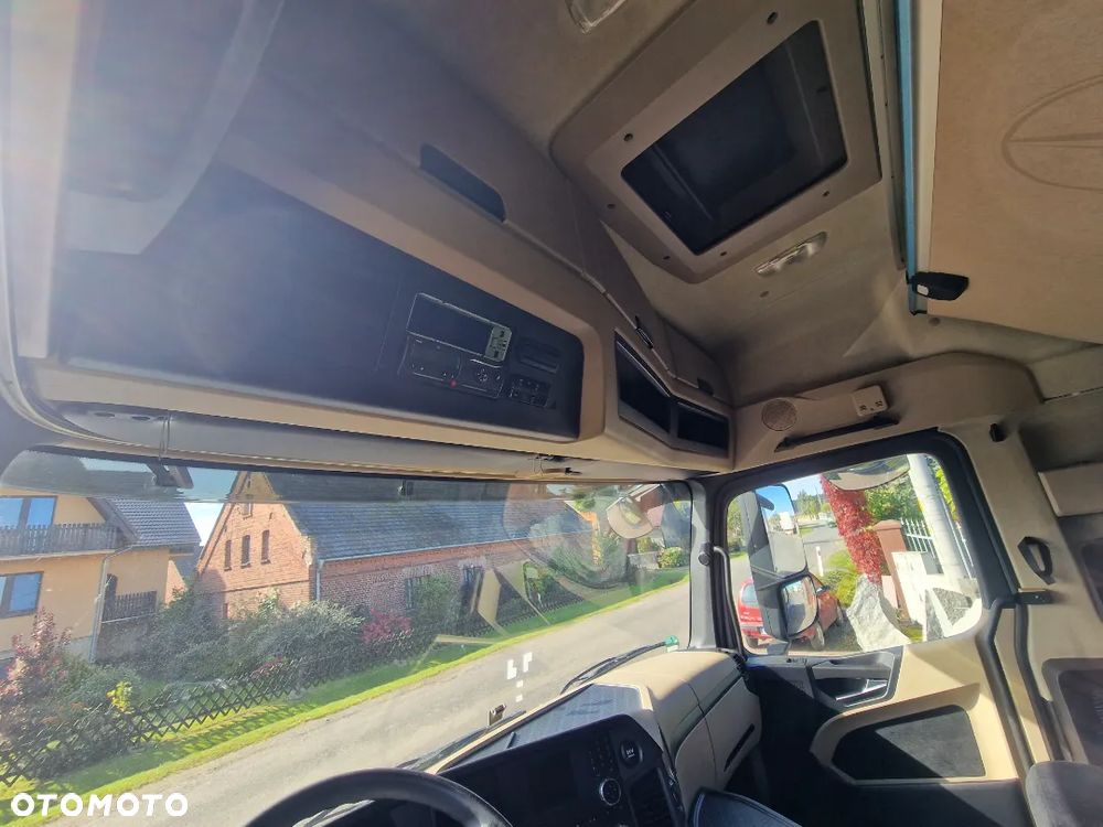 Mercedes-Benz ACTROS - 17