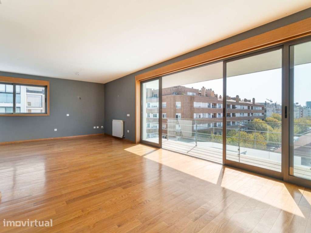 Apartamento T4+1 duplex com varanda em Matosinhos Sul - Grande imagem: 3/24