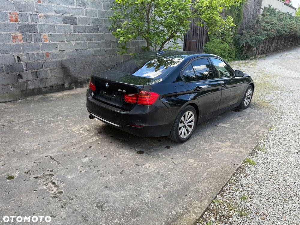 BMW Seria 3 320i - 4