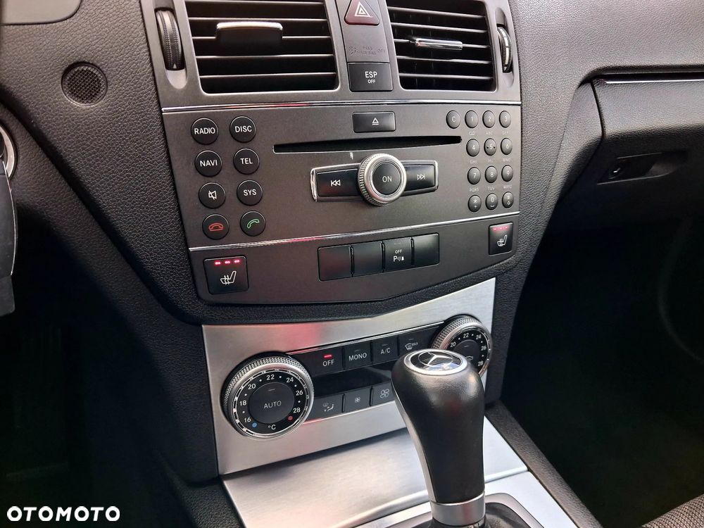 Mercedes-Benz Klasa C 180 CGI Automatik BlueEFFICIENCY Elegance - 25