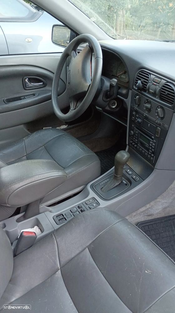 Volvo V40 Cross Country - 6