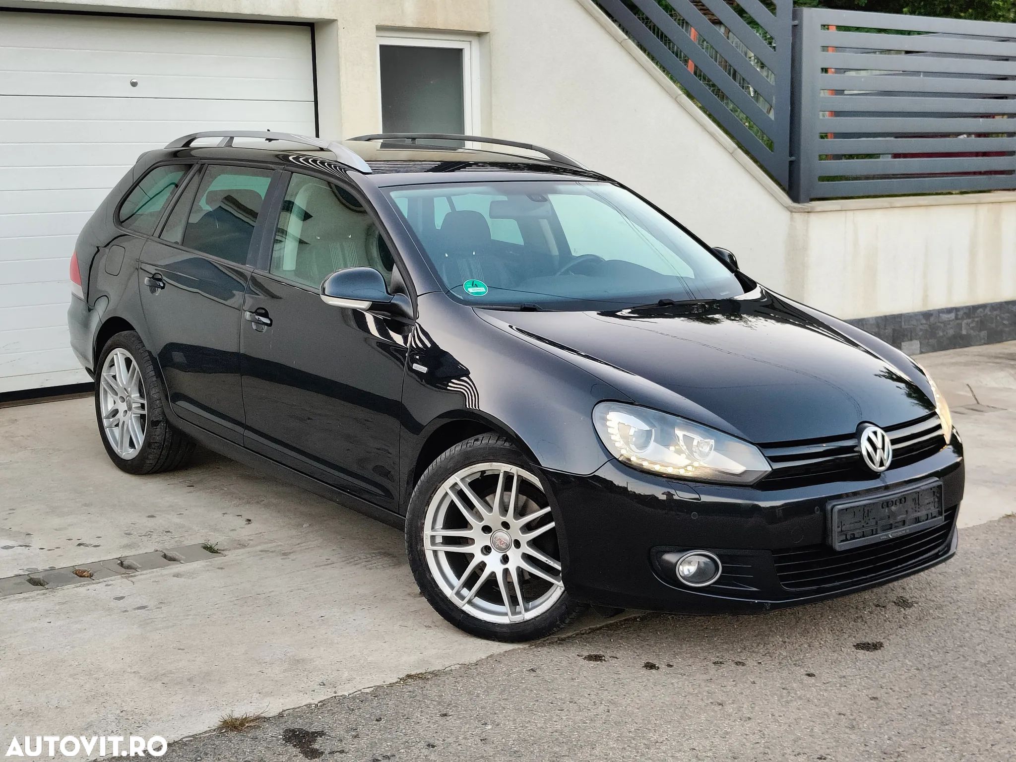 Volkswagen Golf Variant 1.6 TDI DPF DSG MATCH - 1
