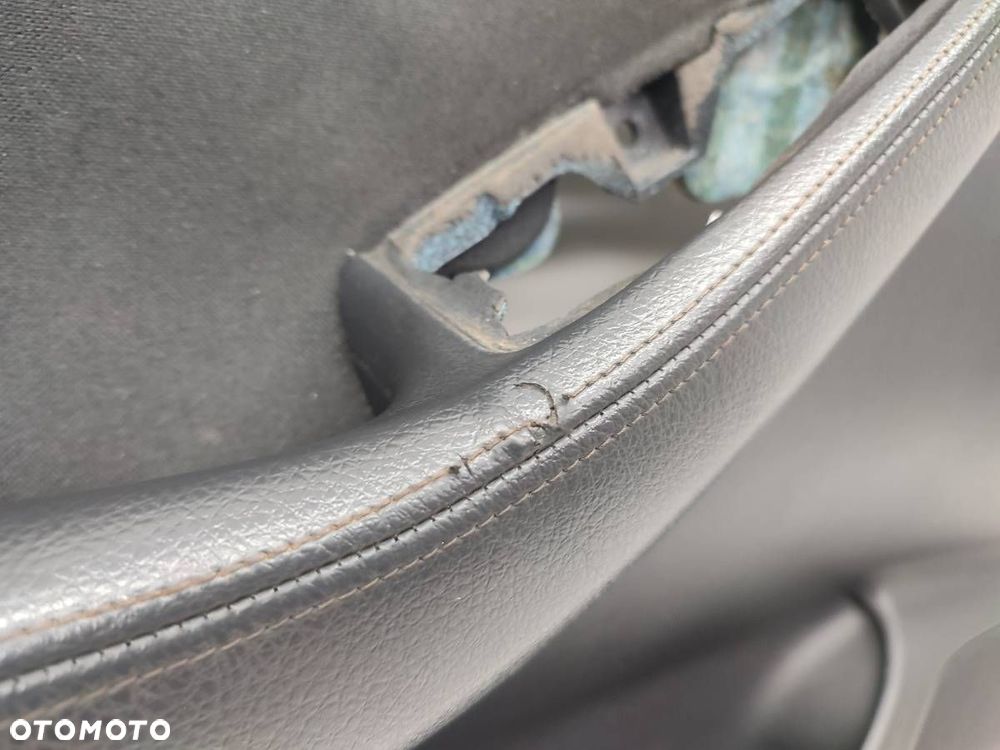 BOCZEK TAPICERKA DRZWI PRZÓD LEWY AVENSIS II T25 EU - 6