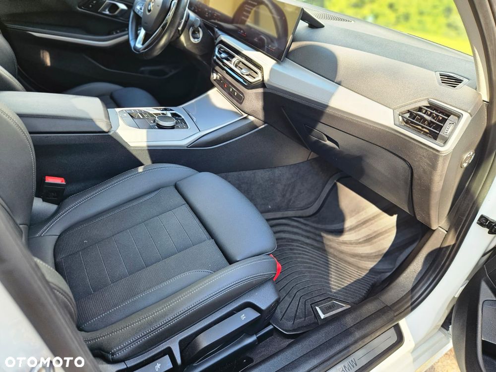 BMW Seria 3 318d mHEV M Sport - 39