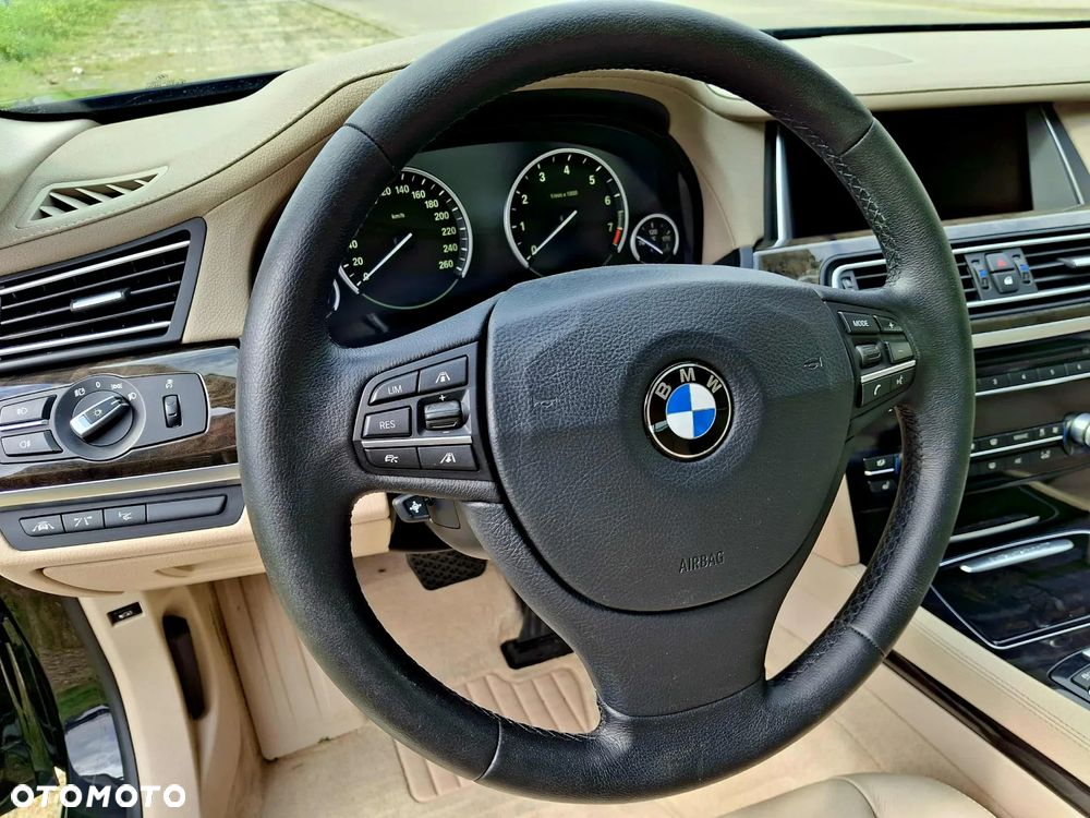 BMW Seria 7 740i Edition Exclusive - 18