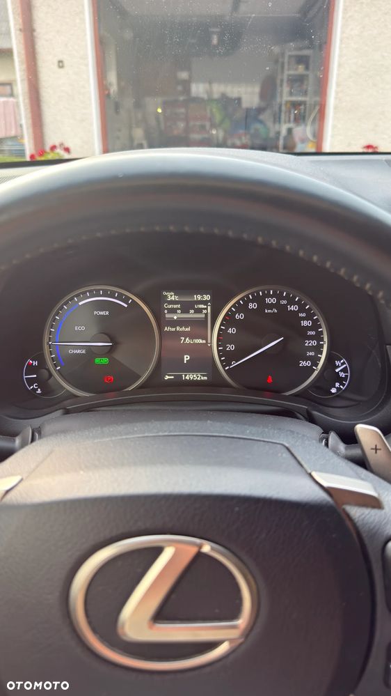 Lexus NX 300h Elegance + Business AWD - 2