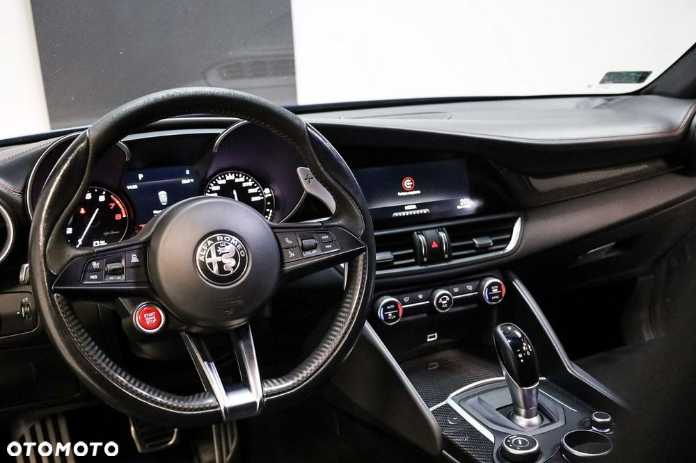 Alfa Romeo Giulia - 16