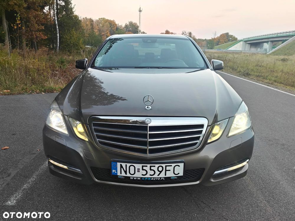 Mercedes-Benz Klasa E 250 CGI BlueEFFICIENCY Automatik - 17