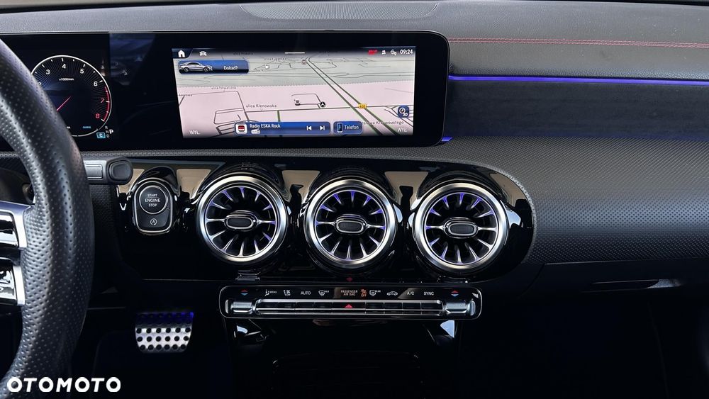 Mercedes-Benz CLA 180 7G-DCT - 17