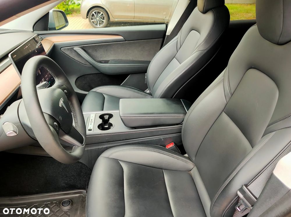 Tesla Model Y Performance AWD - 9