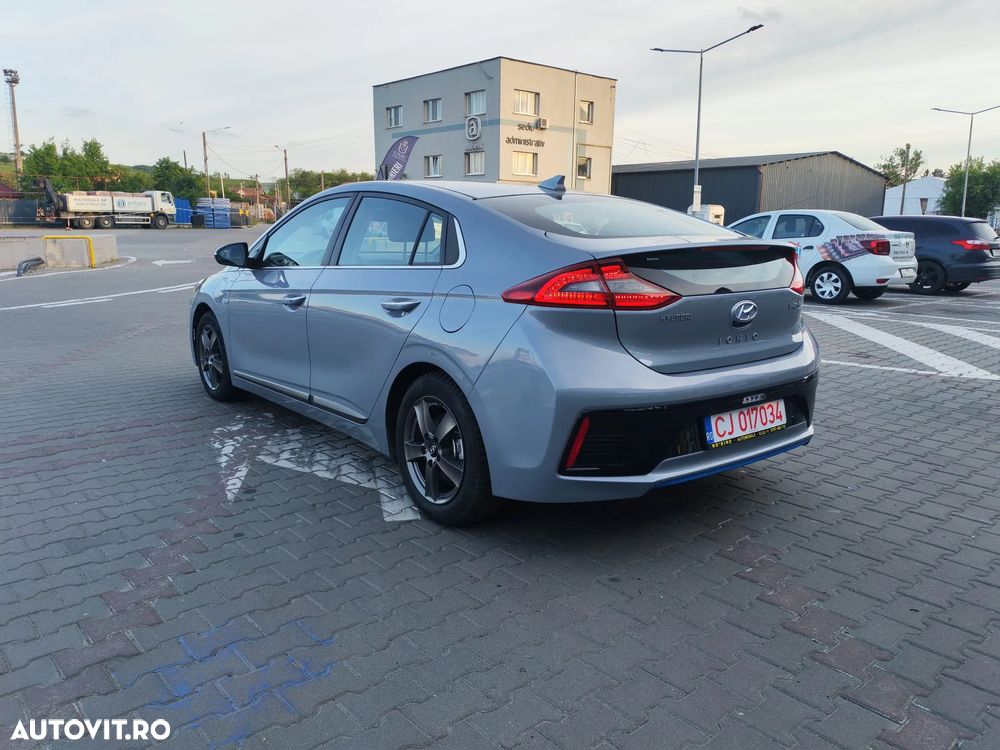 Hyundai IONIQ 1.6 GDI Premium - 8