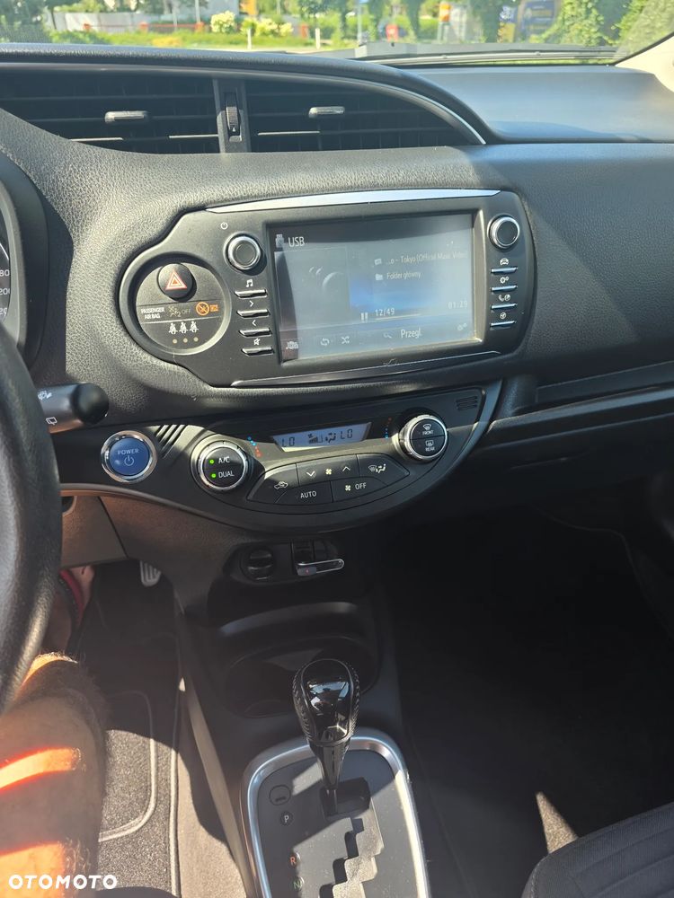 Toyota Yaris Hybrid 100 Selection Platinum - 10