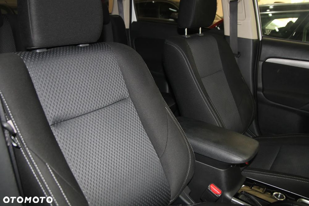 Mitsubishi Outlander 2.0 Intense 4WD CVT - 25