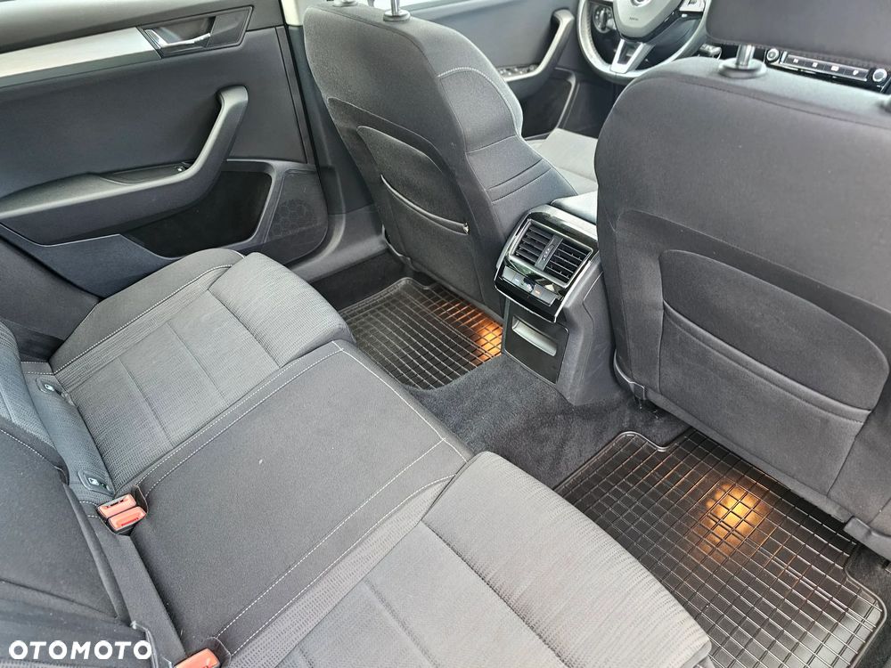 Skoda Superb 2.0 TDI Premium Edition - 11