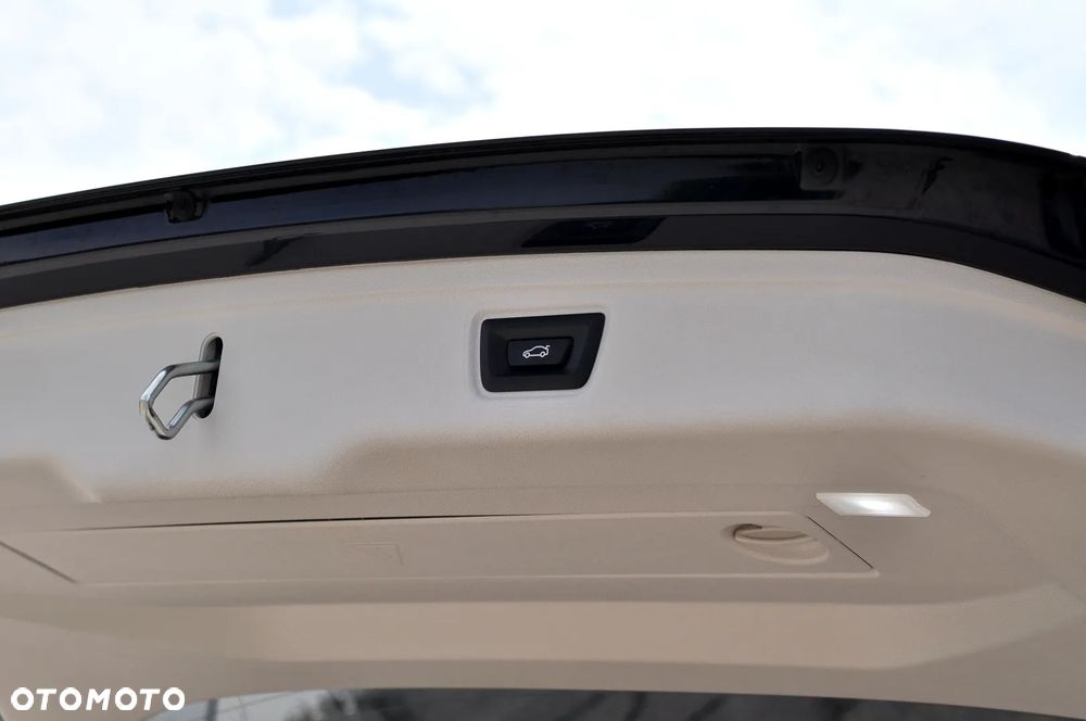 BMW Seria 3 318d Sport Line Shadow - 16