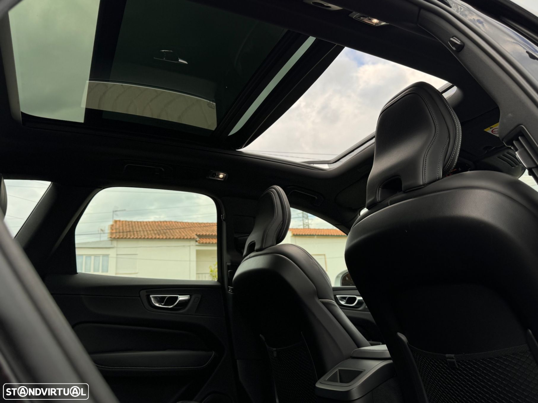 Volvo XC 60 2.0 T8 PHEV R-Design Expression AWD - 17