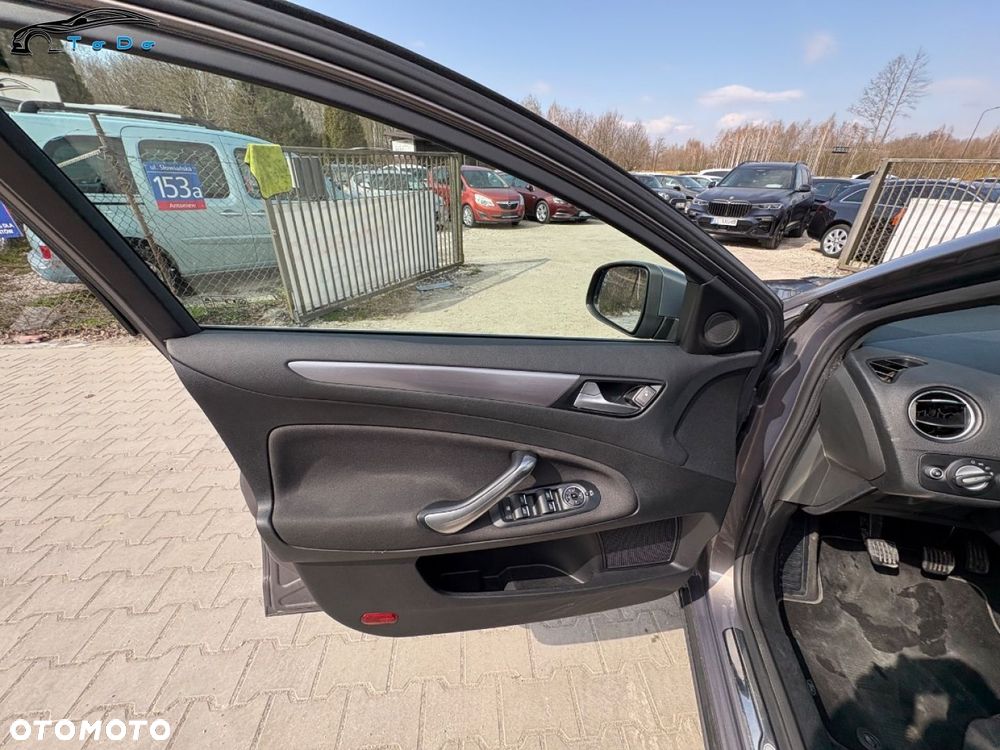 Ford Mondeo 1.6 T Platinium X Plus (Titanium) - 24