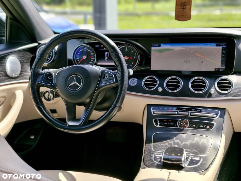 Mercedes-Benz Klasa E 220 d 4-Matic 9G-TRONIC - 10