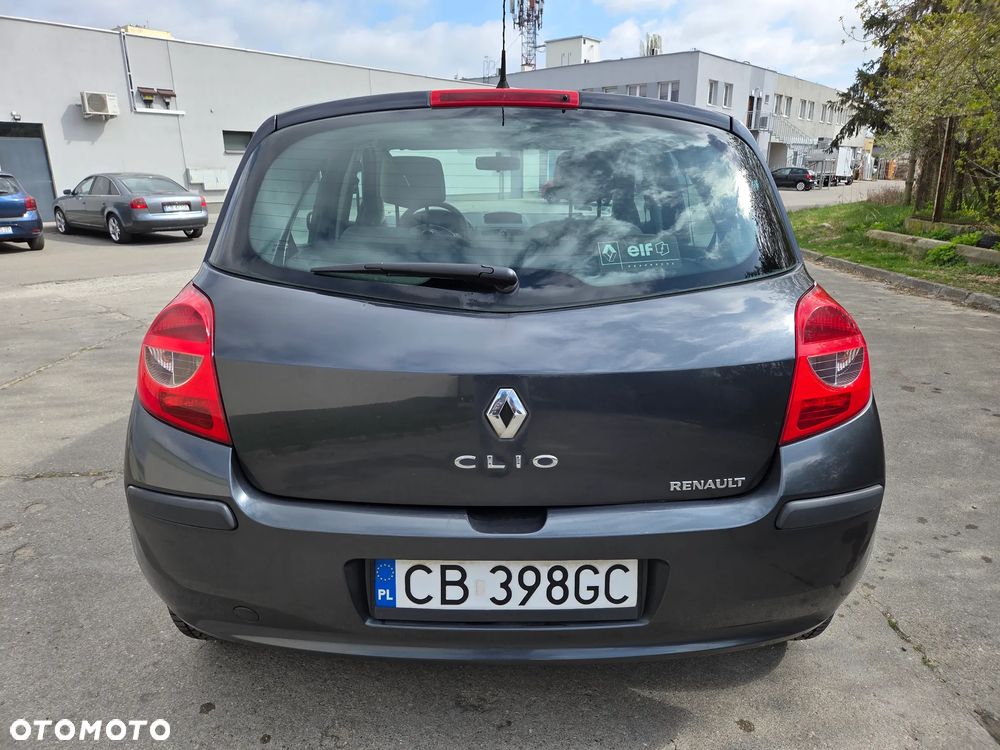 Renault Clio 1.2 16V Emotion - 12