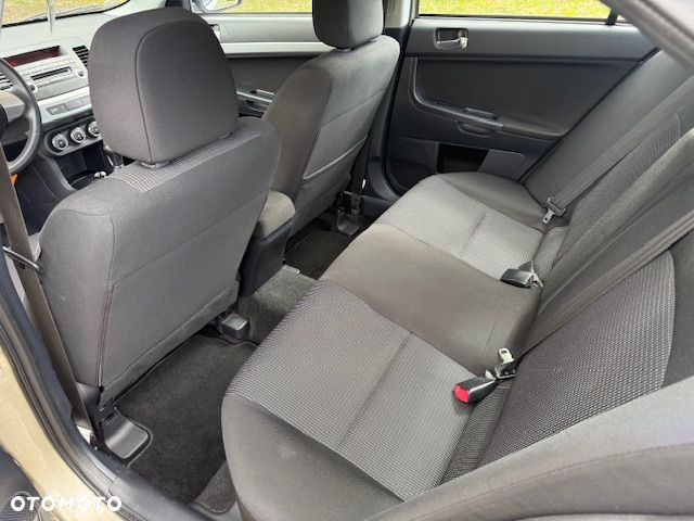 Mitsubishi Lancer 1.6 Invite - 13