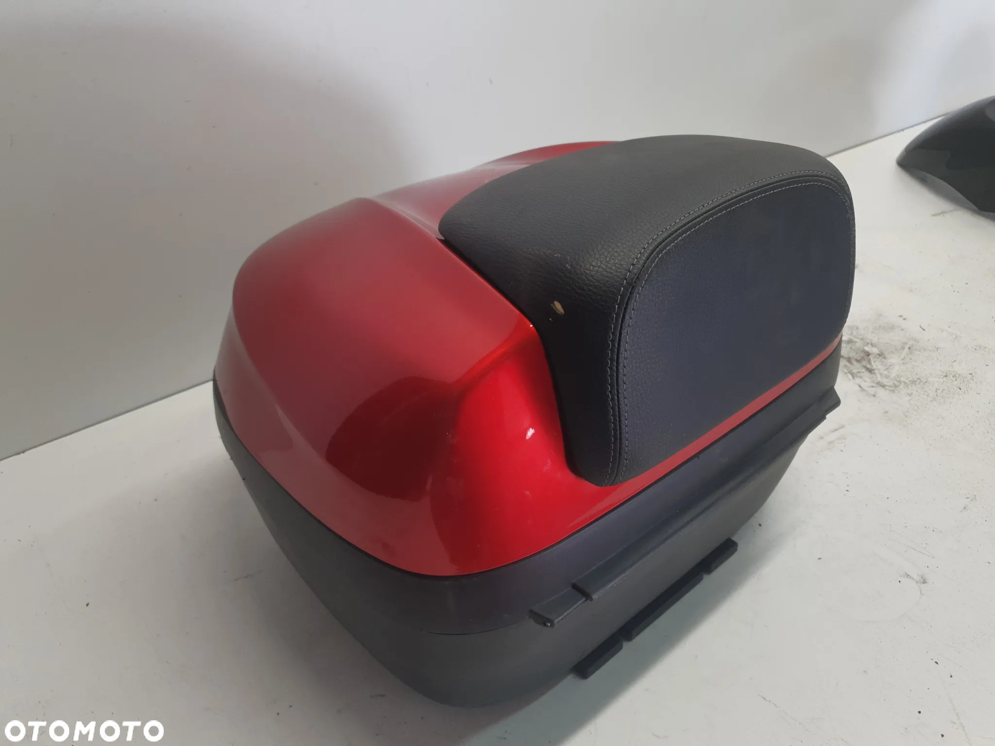 } PIAGGIO MP3 300 Kufer Schowek Pojemnik Bagażnik SHAD - 10