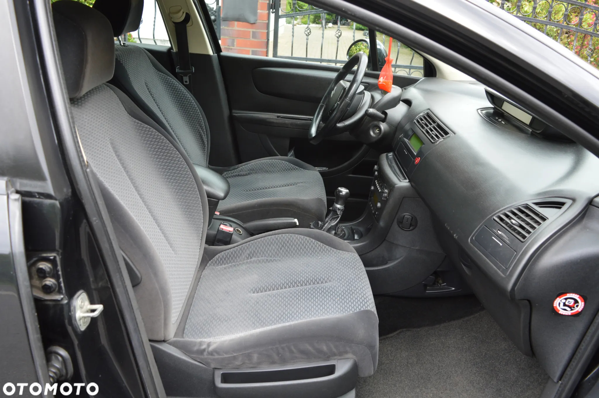 Citroën C4 1.4 16V Advance - 9
