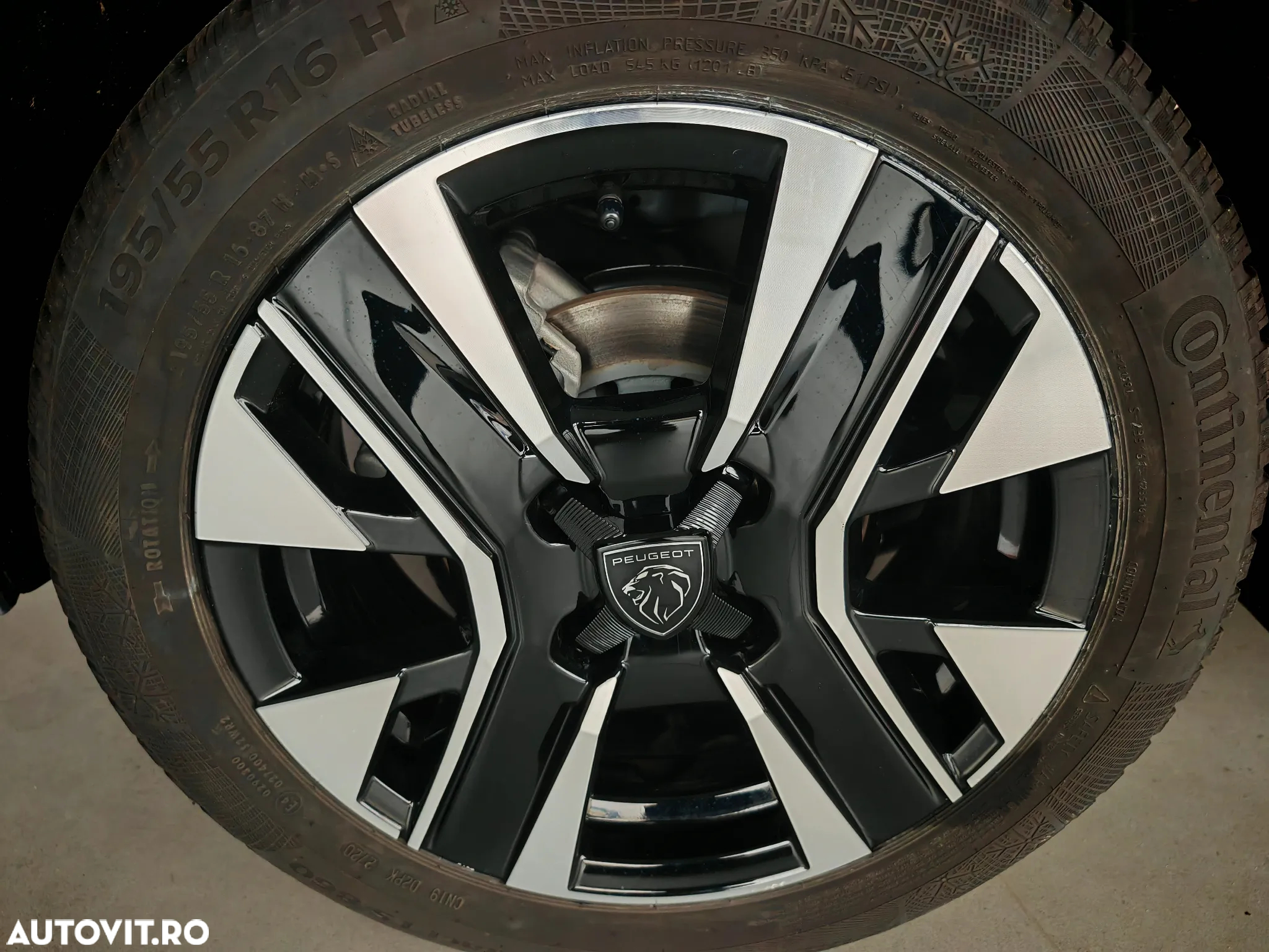 Peugeot 208 1.2 L PureTech STT EAT8 Allure - 9