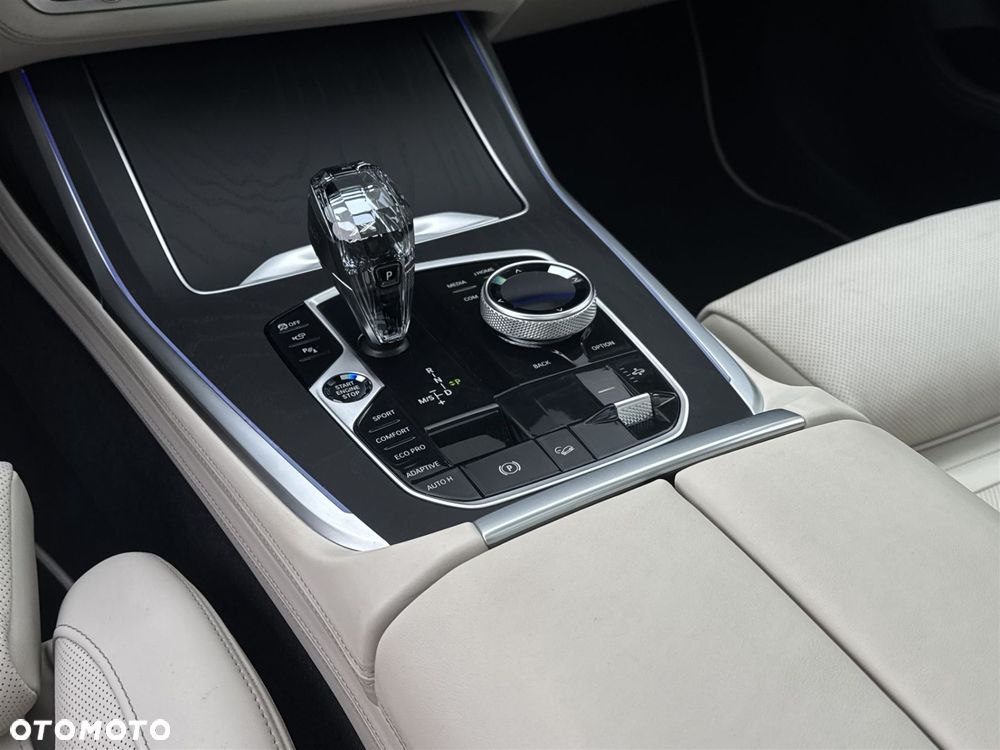 BMW X7 xDrive40d mHEV - 16