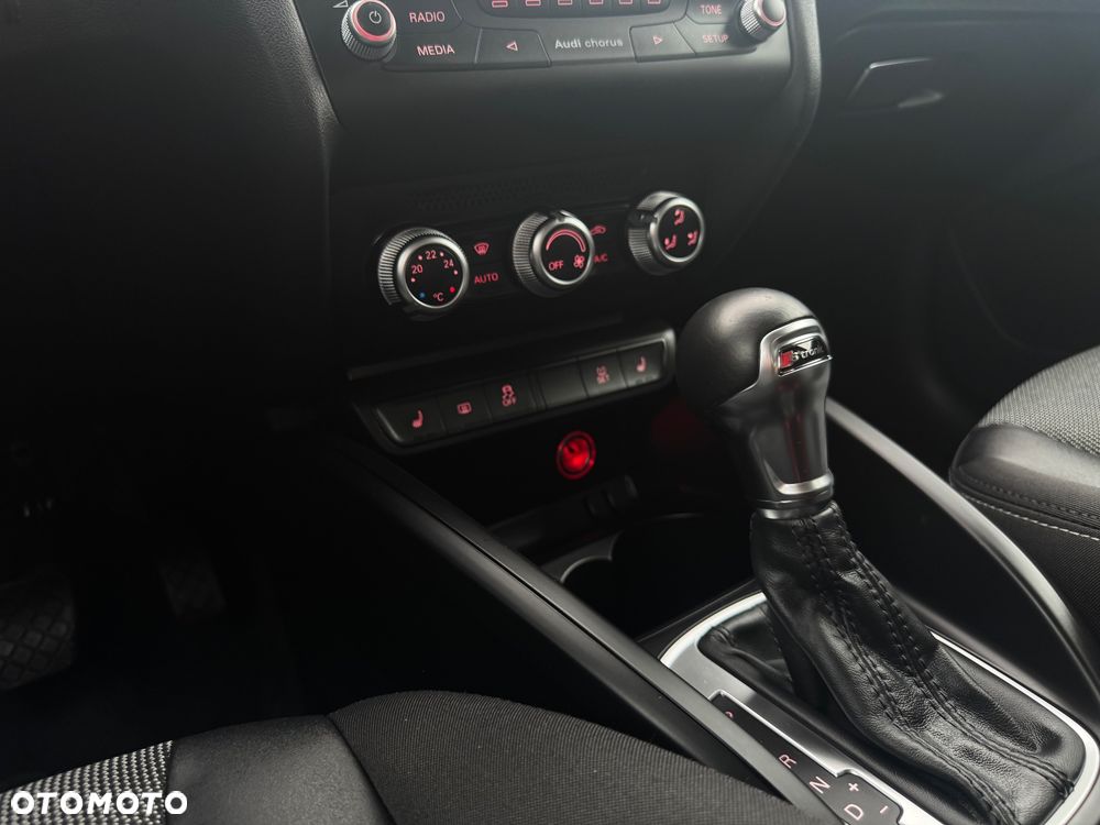 Audi A1 Sportback 1.6 TDI S tronic S line edition - 19