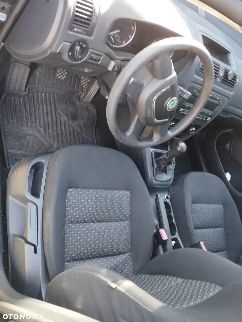 Skoda Octavia 1.6 Ambiente - 7