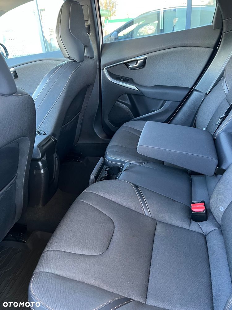 Volvo V40 D4 Momentum - 22