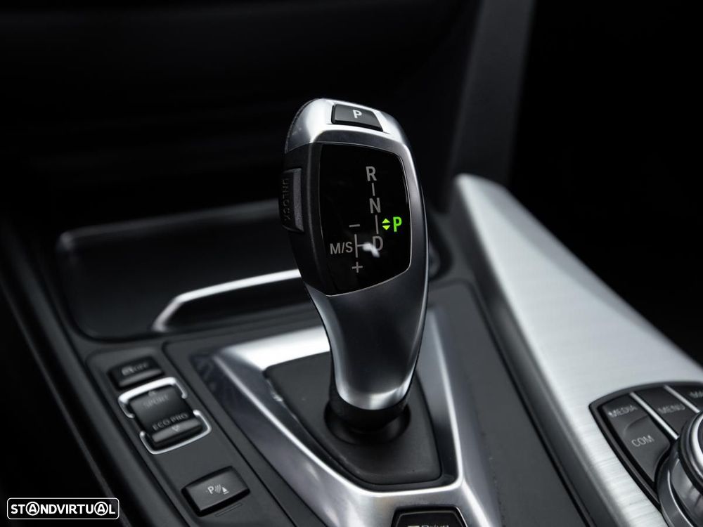 BMW 330 e iPerformance - 21