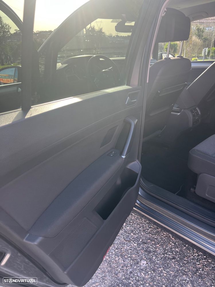 VW Touran 1.6 TDI Confortline - 28