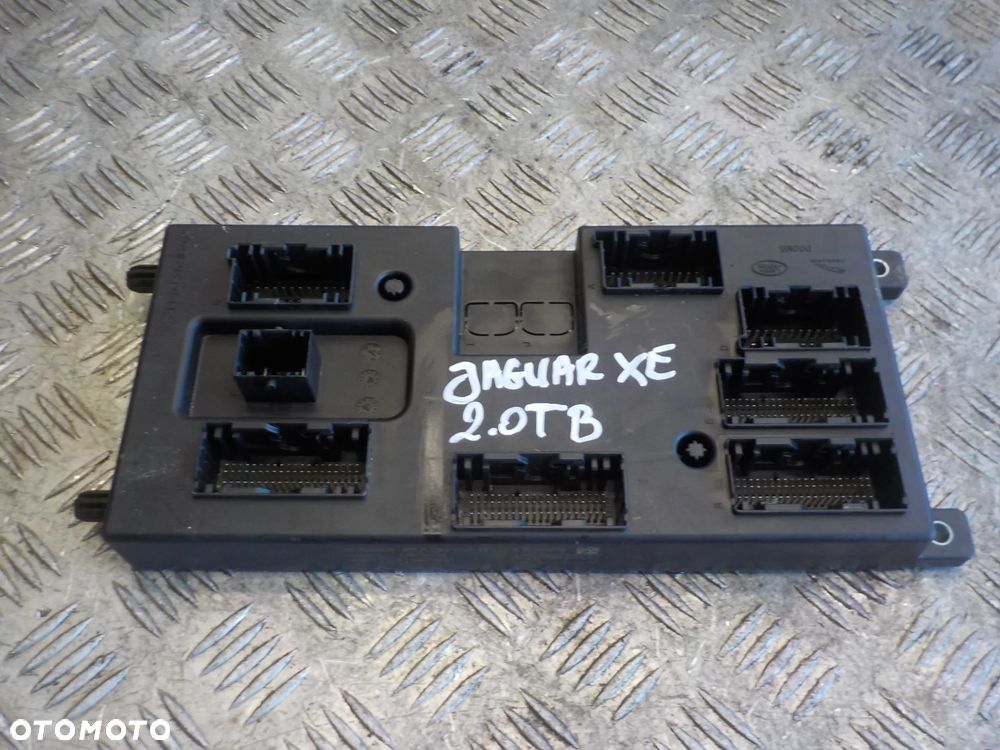 JAGUAR XE 2.0 T SKRZYNKA BEZPIECZNIKÓW JPLA-14F041-BF - 1