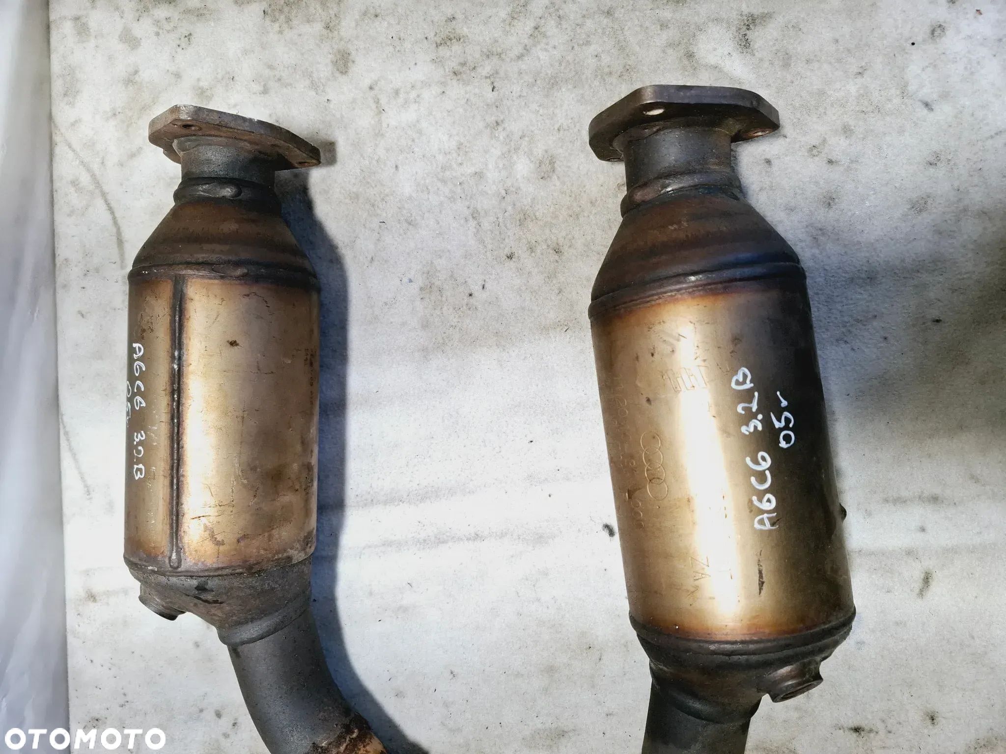 Katalizatora Filtr Spalin Lewy/Prawy 2.4 2.8 3.2 Audi 4F0131701AN 4F0178EA 4F0131701AP 4F0178EA - 1